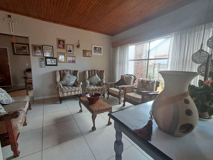 Property #2417425, House Sold in East Lynne