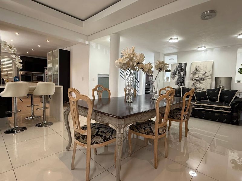 Ultra modern 3 bedroom /2 bedroom with a study in the heart of Faerie Glen - Photo 3