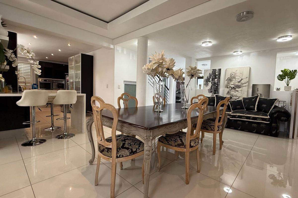 Ultra modern 3 bedroom /2 bedroom with a study in the heart of Faerie Glen - Photo 3