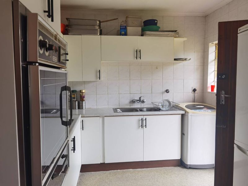 Large family home for sale in an enclosed upper Birchacres - Photo 7