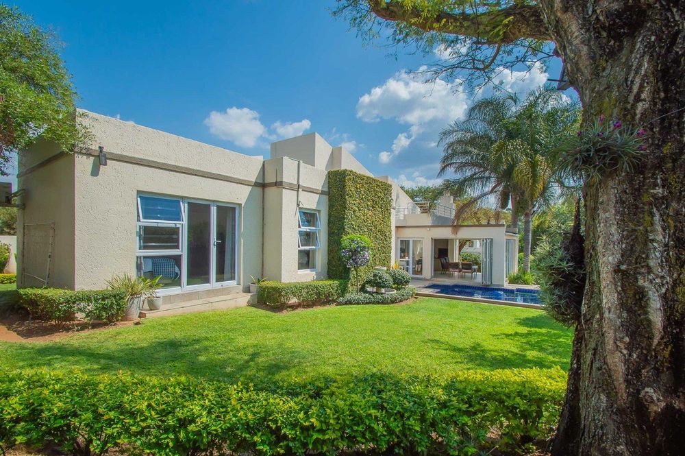 Landscaped garden overview to home