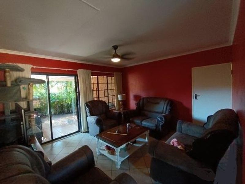 PRETORIA EAST - TOWNHOUSE - 2 LIVING AREAS - 3 BEDROOMS - 2 BATHROOMS - Photo 8