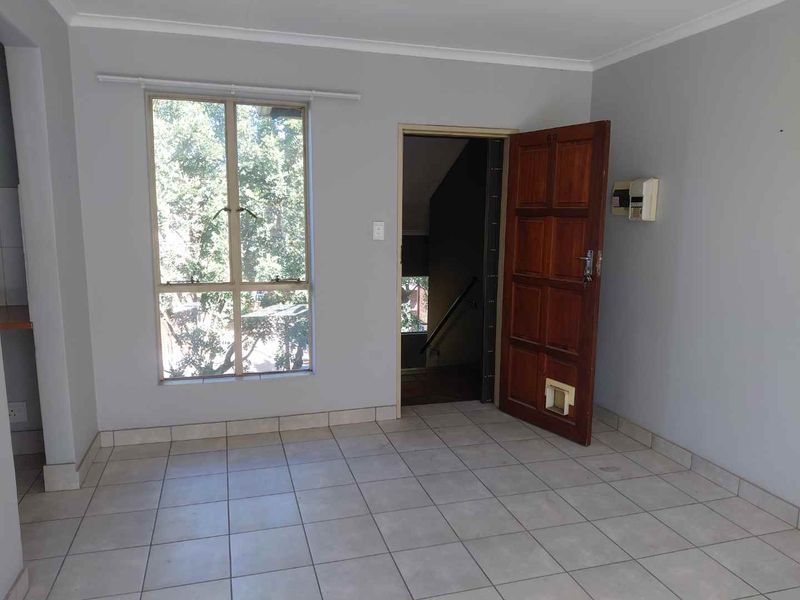 SOUGHT AFTER AND SECURE! - Photo 6