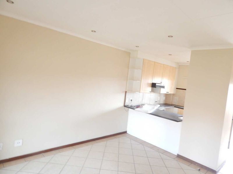 2 Bedroom top unit in Mooikloof Ridge for Sale - Photo 5