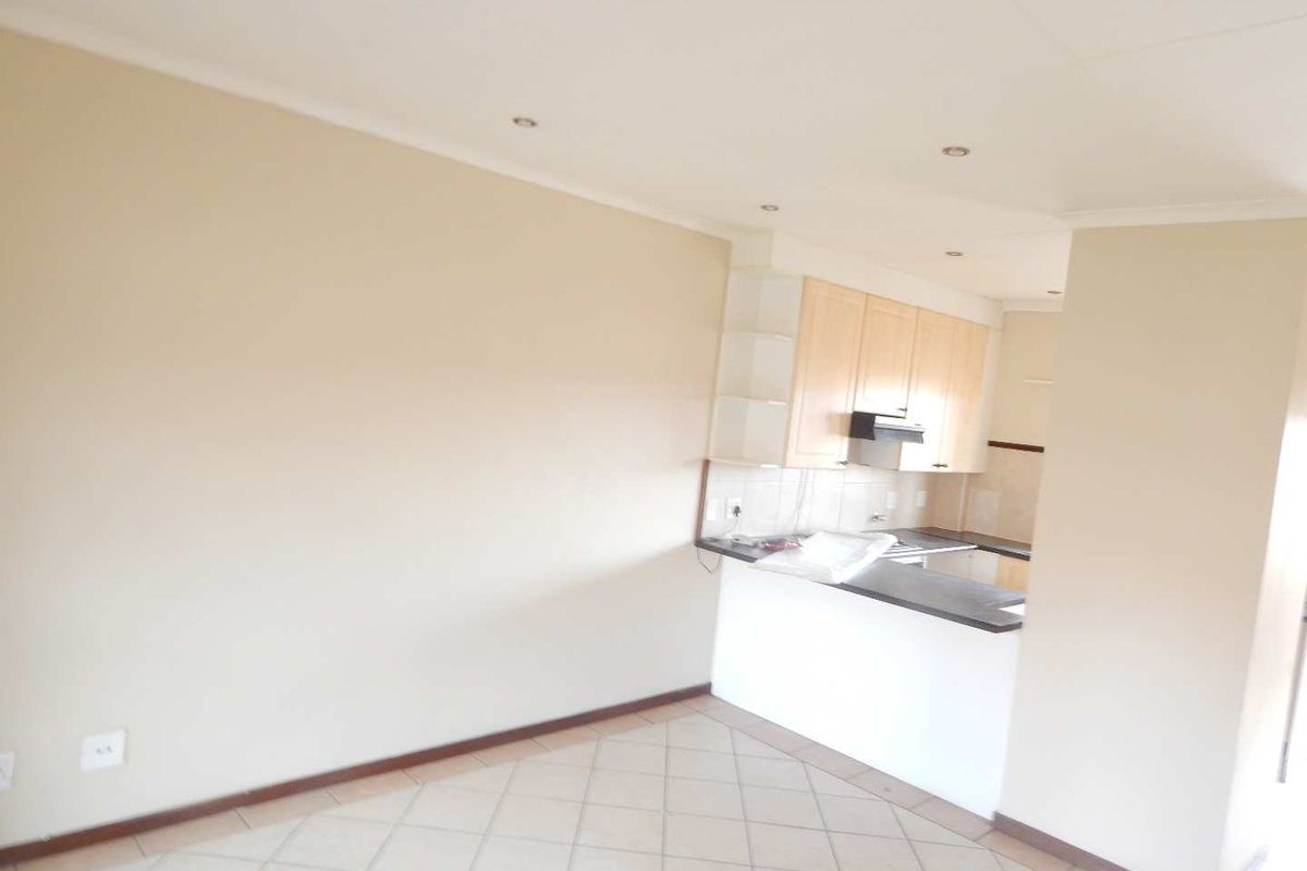 2 Bedroom top unit in Mooikloof Ridge for Sale - Photo 5