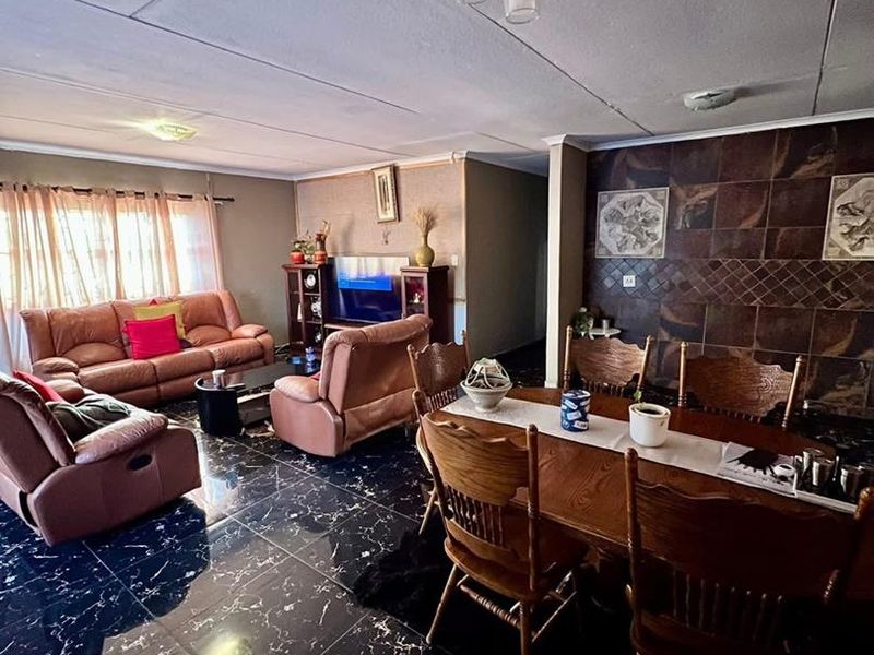 Rocky Crest- For Sale- N$1 650  000 - Photo 3