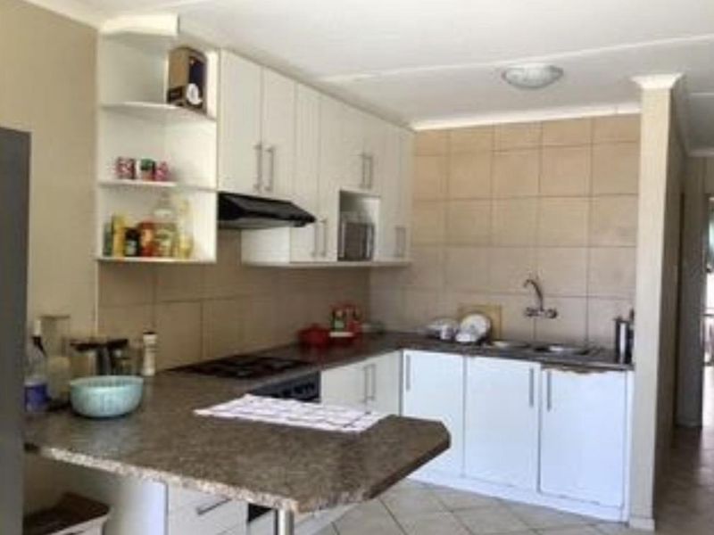 Two bedrooms apartment for sale in Shalongo court, Khomasdal,  Selling Price N$1250000 (cost excluded), - Photo 2
