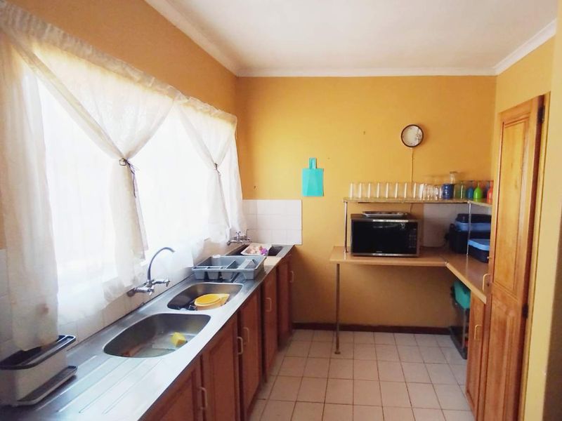 SPACIOUS 4 BEDROOM HOUSE FOR SALE IN DOORPOORT - Photo 5