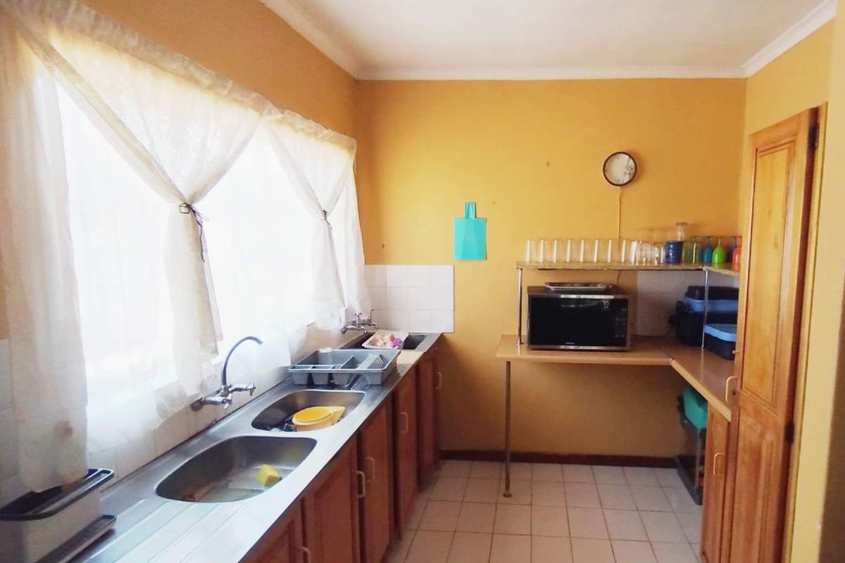 SPACIOUS 4 BEDROOM HOUSE FOR SALE IN DOORPOORT - Photo 5