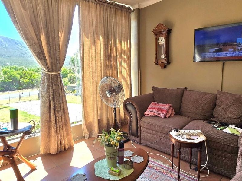 Spacious North-Facing Family Home with Mountain Views in Franskraalstrand - Photo 6