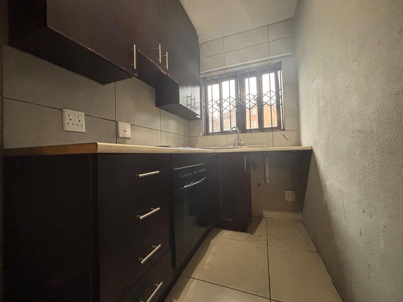 2-Bedroom Ground-Floor Apartment with Private Garden - Photo 5