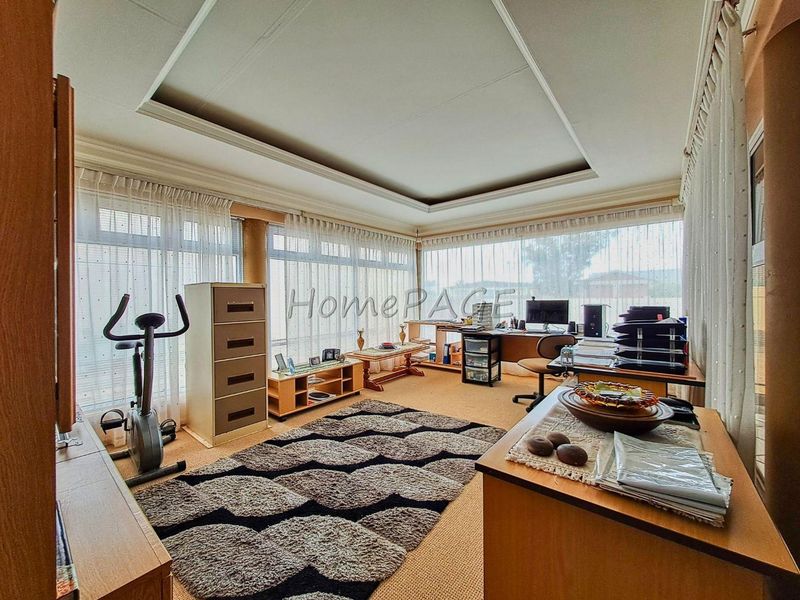 Central Walvis Bay:  Spacious 3 Bedr Home with 2 Bedr Flat is for Sale - Photo 10