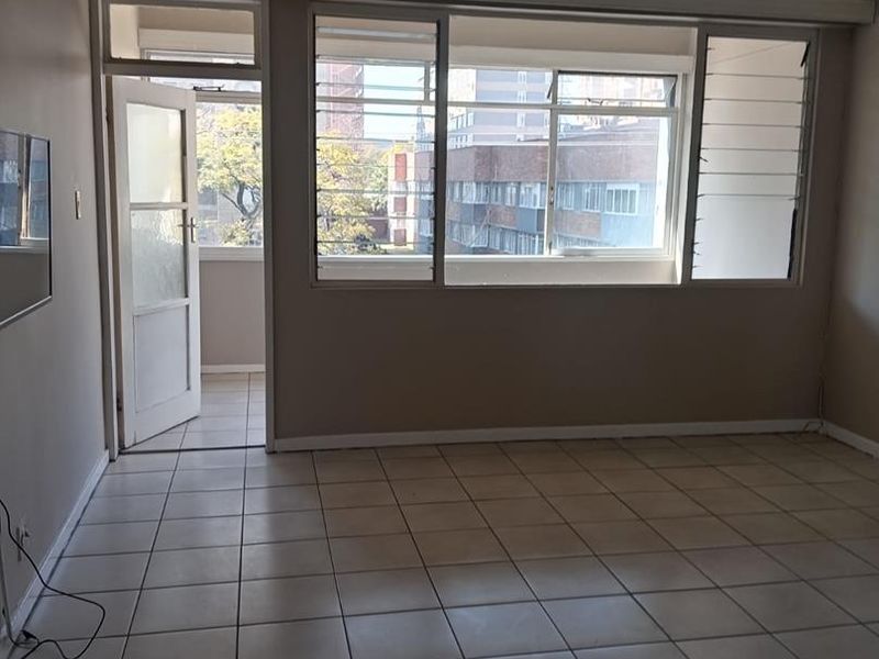 BACHELOR FLAT TO RENT IN SUNNYSIDE - Photo 9