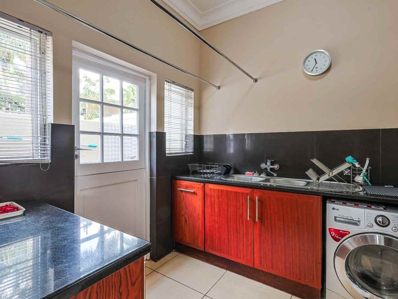 Private Family Home with Beautiful Views in Erasmusrand - Photo 10