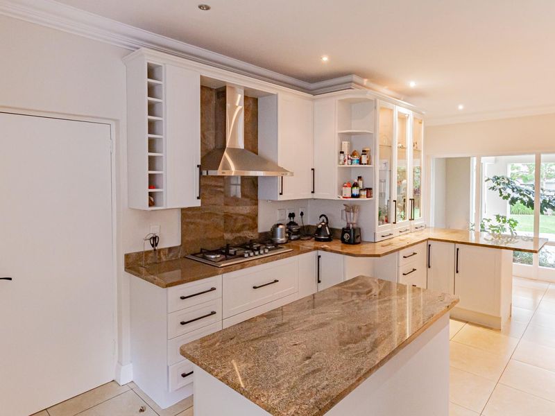 Effortless Luxury Living in Exclusive Estate in Bryanston - Photo 5