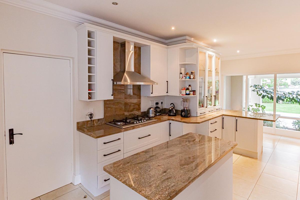 Effortless Luxury Living in Exclusive Estate in Bryanston - Photo 5