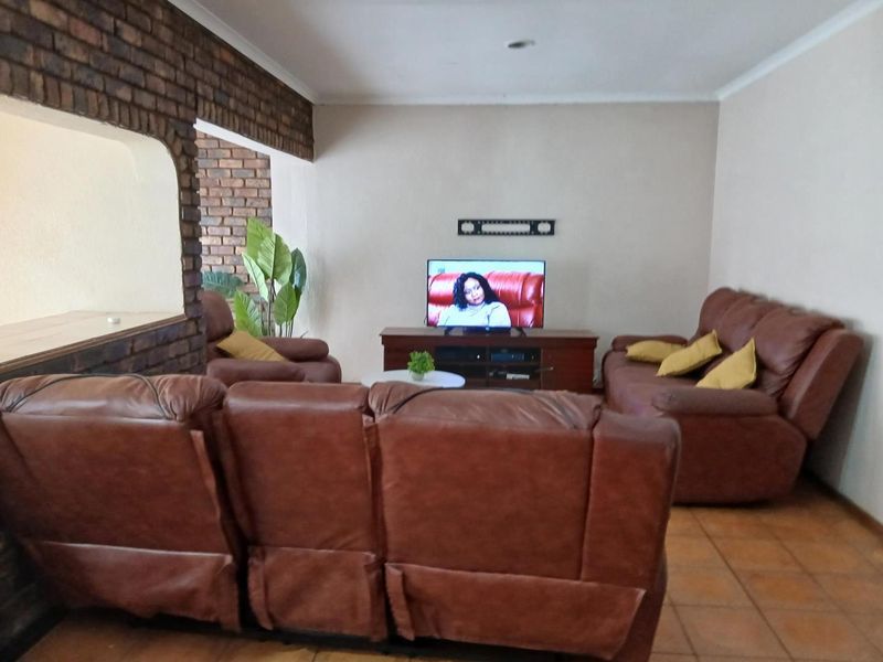 Simplex Townhouse - Photo 3