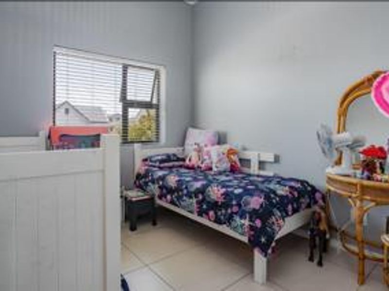 Modern, Secure & Spacious 3 Bedroom Home in Wellington - Photo 10