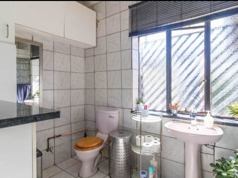 4 Bedroom House for Sale in Rewlatch ,Johannesburg - Photo 4