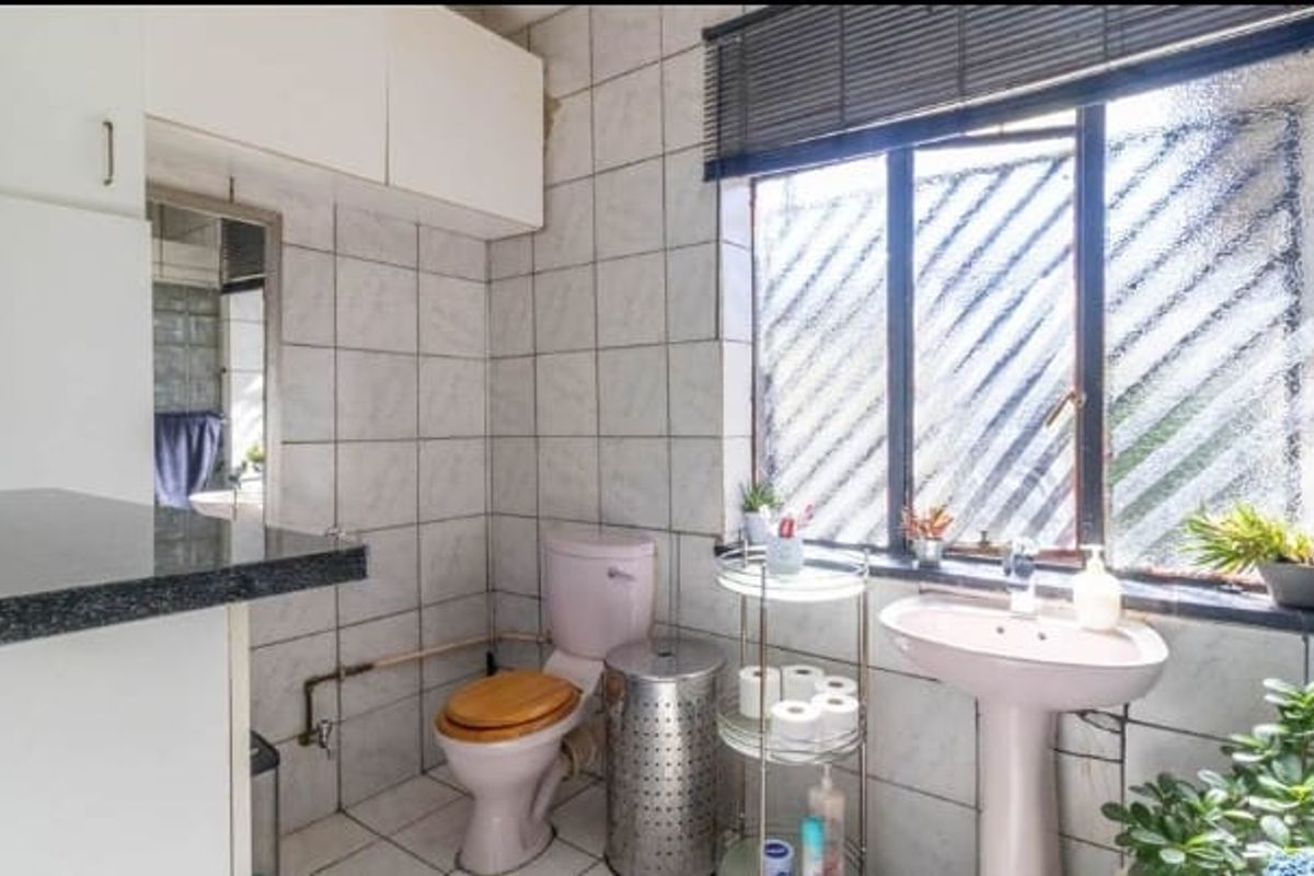 4 Bedroom House for Sale in Rewlatch ,Johannesburg - Photo 4