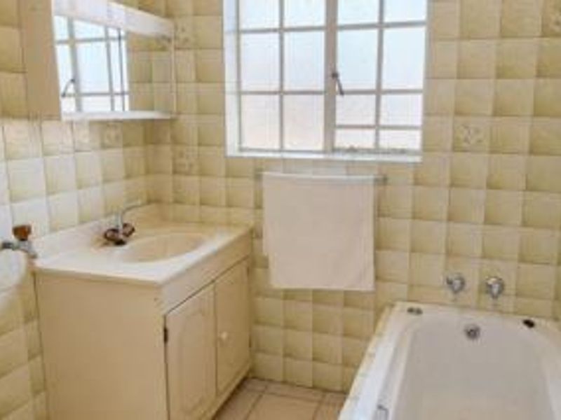 Family Home with Income-Generating Potential in Primrose Hill - Photo 7