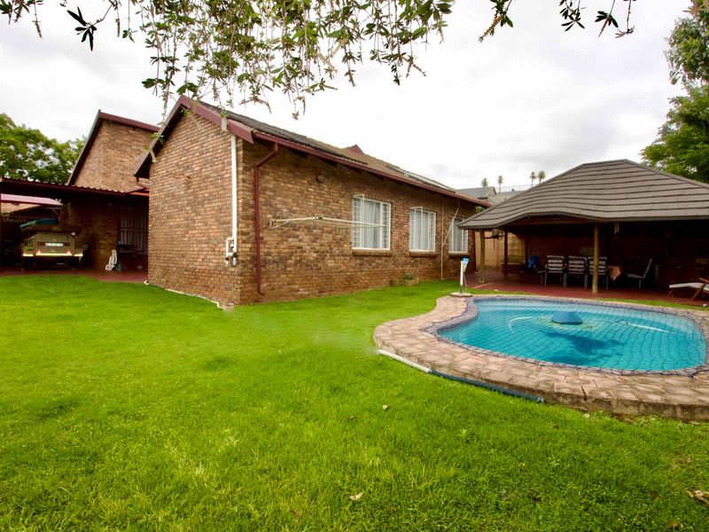 Wonderful Family Home in A Boomed Area - Photo 2