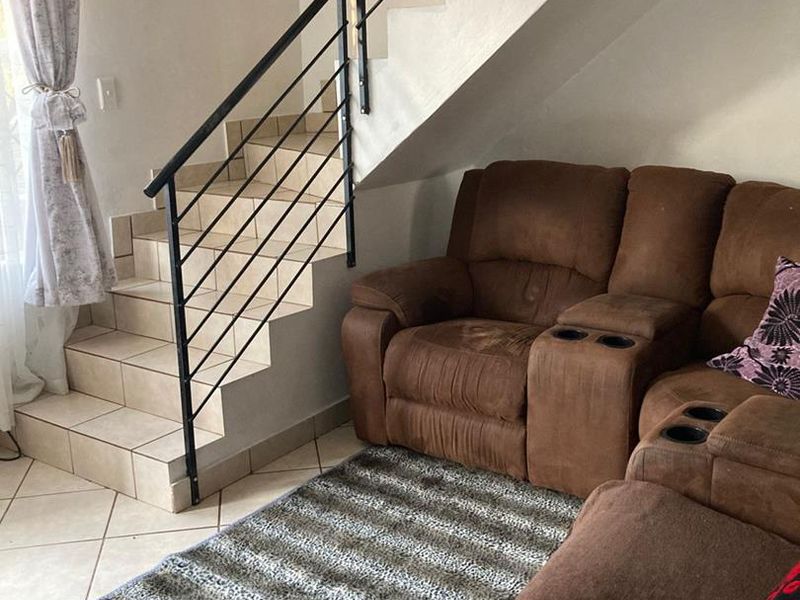 THREE BEDROOM TOWNHOUSE FOR SALE IN DAWN PARK - Photo 6