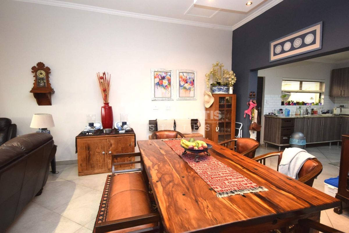 3 BEDROOM HOUSE WITH FLAT IN EXT 22, OCEAN VIEW - Photo 5