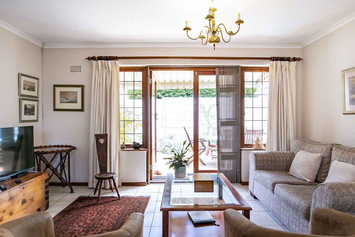 Solid, Comfortable Cottage Home!! - Photo 5