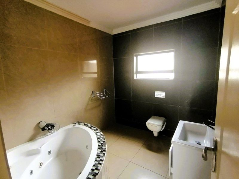 5 Bedroom | 4 Bathroom Home – Security Estate Living - Photo 7