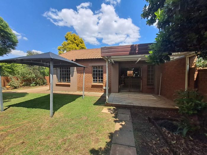 Property #2564087, Townhouse For Sale in Eco Park Estate