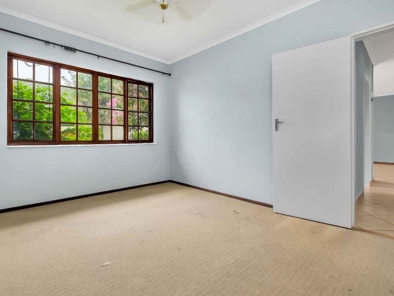 BRIGHT AND LIGHT THREE BEDROOM HOME WITH ALL THE ADDED EXTRAS - Photo 8