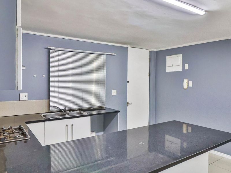 LESS IS MORE - Photo 5