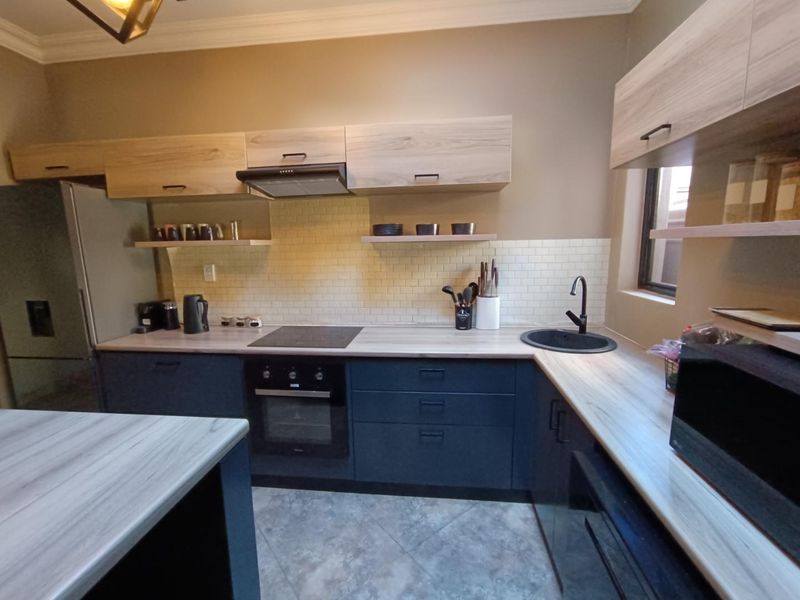 MIDSTREAM SECURITY ESTATE - LUXURY 5 BEDROOM MANSION - Photo 7
