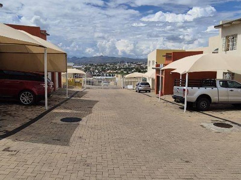 FOR sale spacious 2 bedroom unit in Rocky Crest - Photo 2