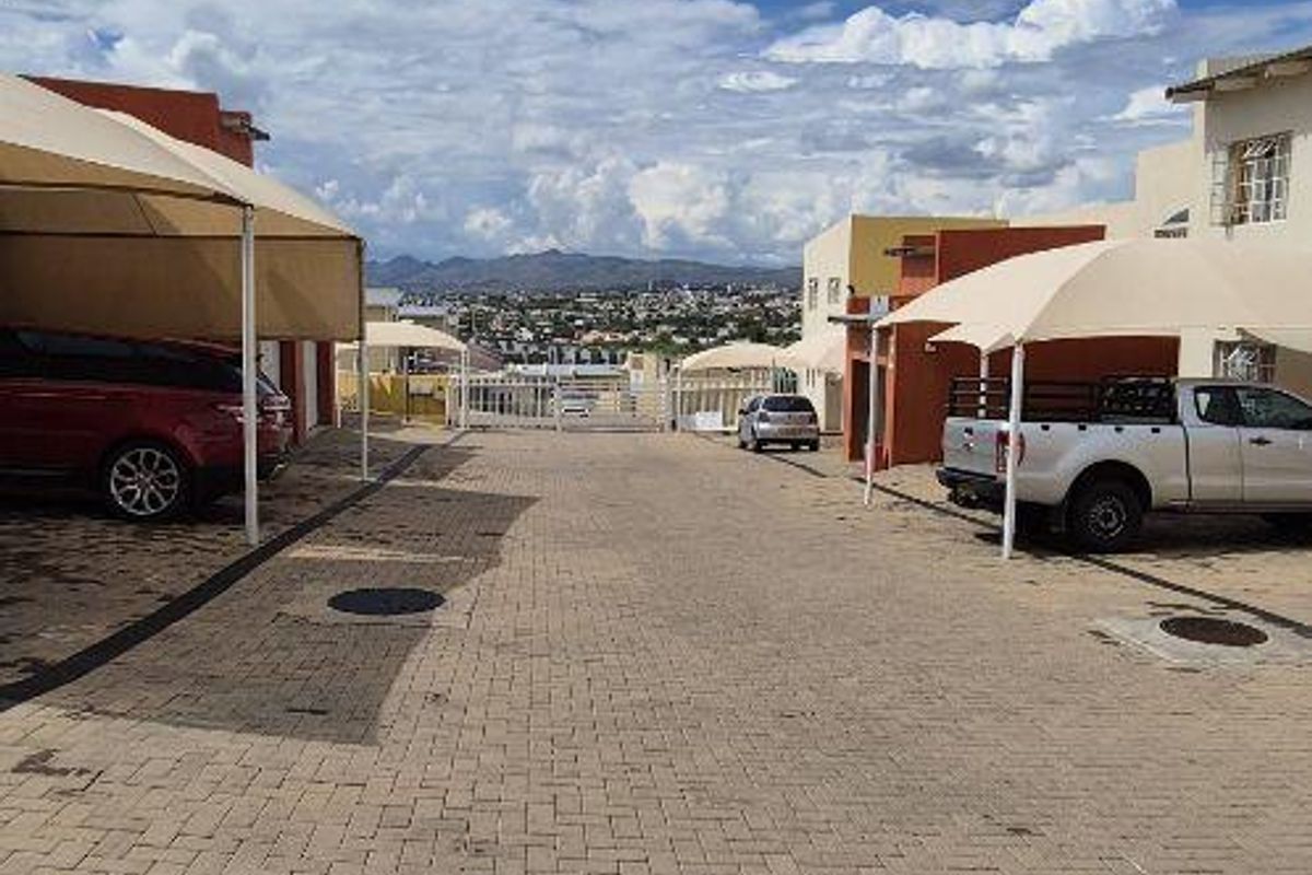 FOR sale spacious 2 bedroom unit in Rocky Crest - Photo 2