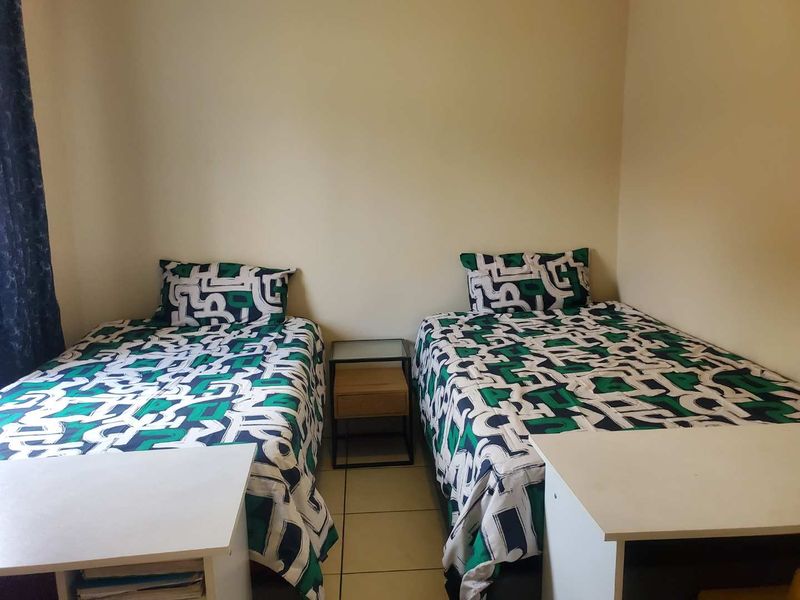 Ground-floor oasis  with a battery back-up in a  prime location - Photo 4