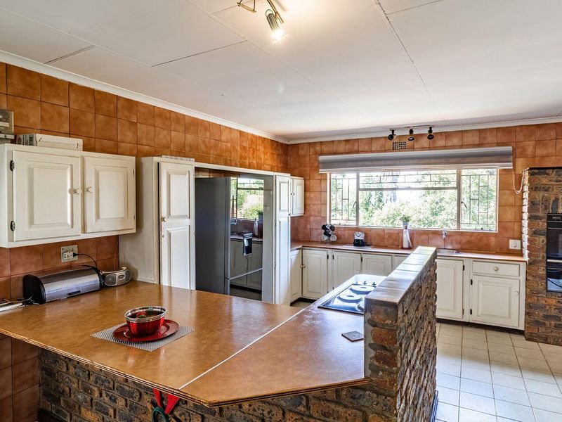 ### Spacious Family Home for Sale in a Prime Gated Community - Photo 8