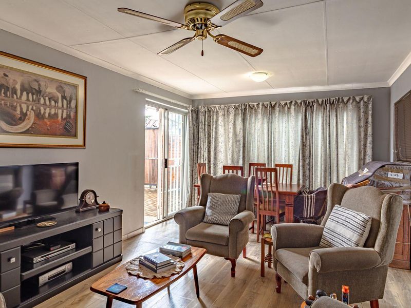 Charming 2 Bedroom, 2 Bathroom, Low-Maintenance Townhouse in Secure Complex - Photo 9