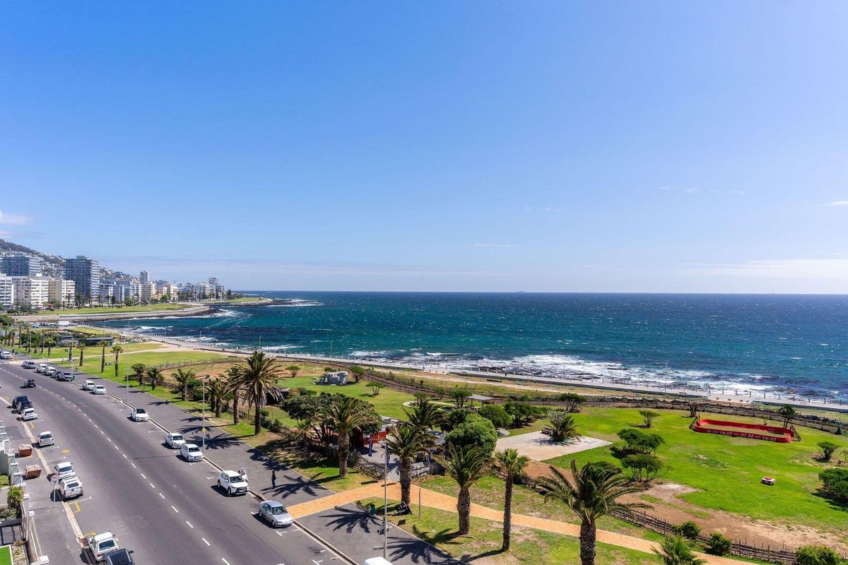 Oceanfront Elegance: Luxury Living in the Heart of Mouille Point - Photo 2