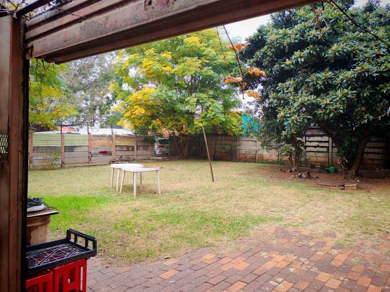 Your Perfect Renovation Project Near School & Shopping! - Photo 5