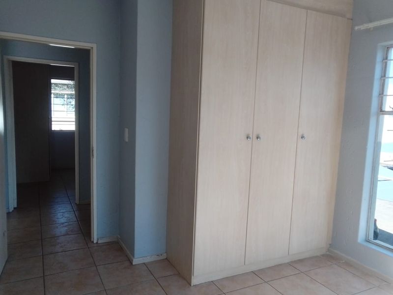 Apartment Flat for Sale in Boksburg, Klippoortjie, East Rand - Photo 6