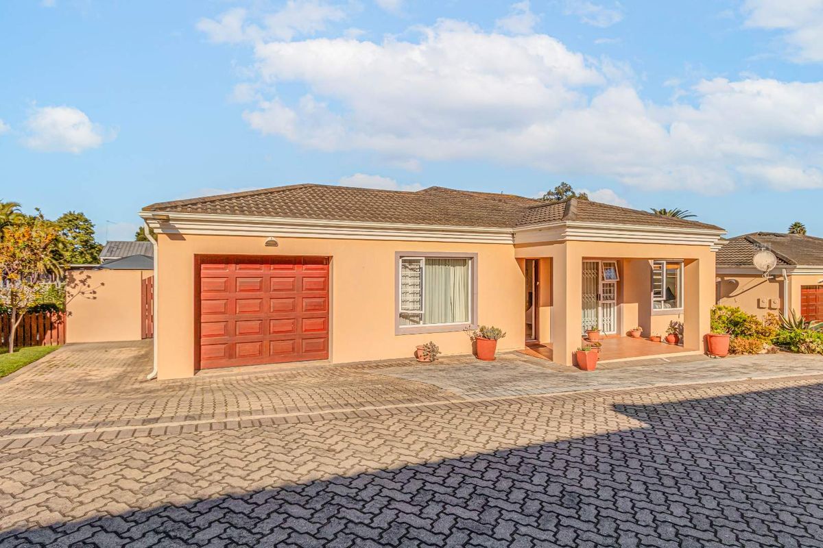 Neat and well maintained this lovely simplex is an absolute “Must view” - Photo 2