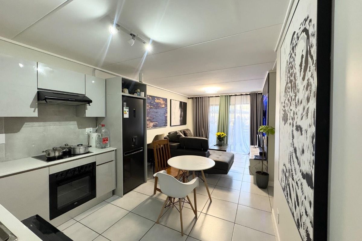 Ground Floor 2 Bedroom Apartment with Private Garden - Photo 3