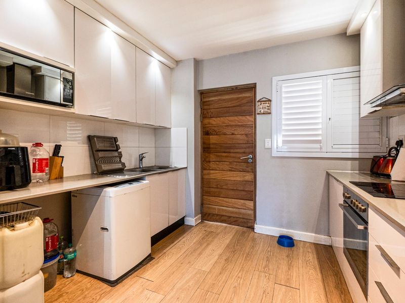 Ground floor modern unit - Photo 6