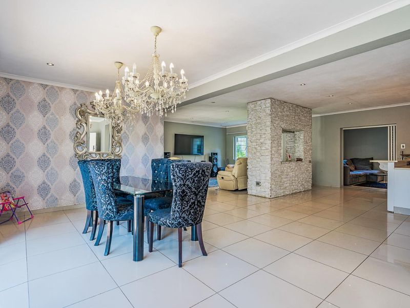 ELEGANT 5-BEDROOM FAMILY HOME IN THE HEART OF KLOOF - Photo 3