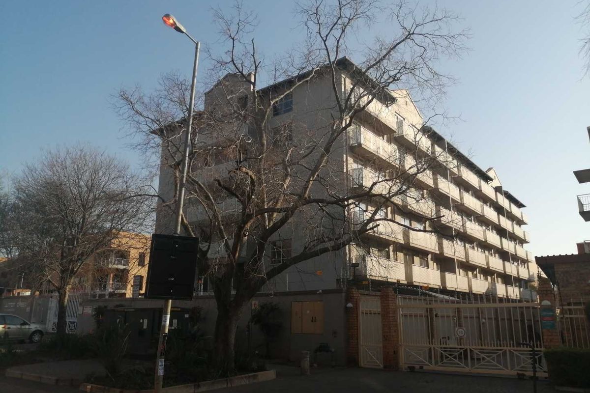 2 Bedroom to rent at Lunnon Crest - Photo 2