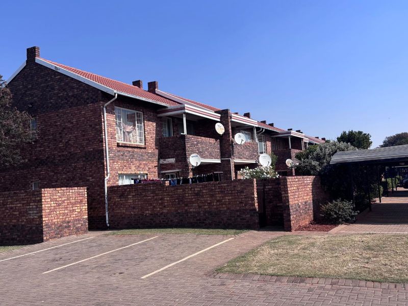 2 BEDROOM APARTMENT - Photo 6