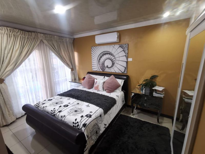 This beautiful modern finished property is  situated in the quiet street of Arboretum close to all your Amenities - Photo 6