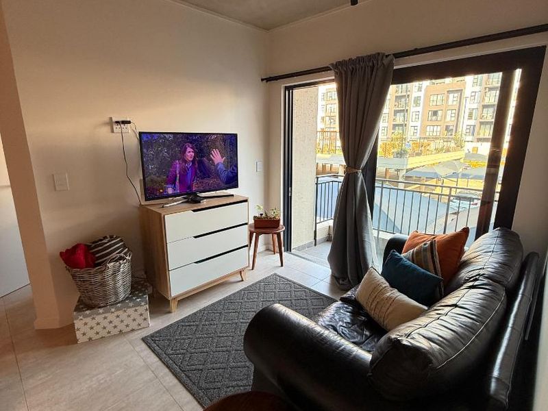 Ultra-Modern 2 Bedroom, 2 Bathroom Apartments in Waterkloof! - Photo 6